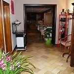 Отель La Des Roses 3*